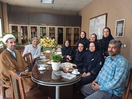 تبریک روز پرستار با حضور پیش نماز و رابط نهاد نمایندگی مقام معظم رهبری بیمارستان بهارلو 