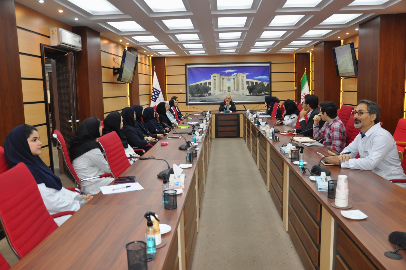 تصمیم‌های کلیدی برای ایمنی، درمان و مدیریت در کمیته های بیمارستان بهارلو